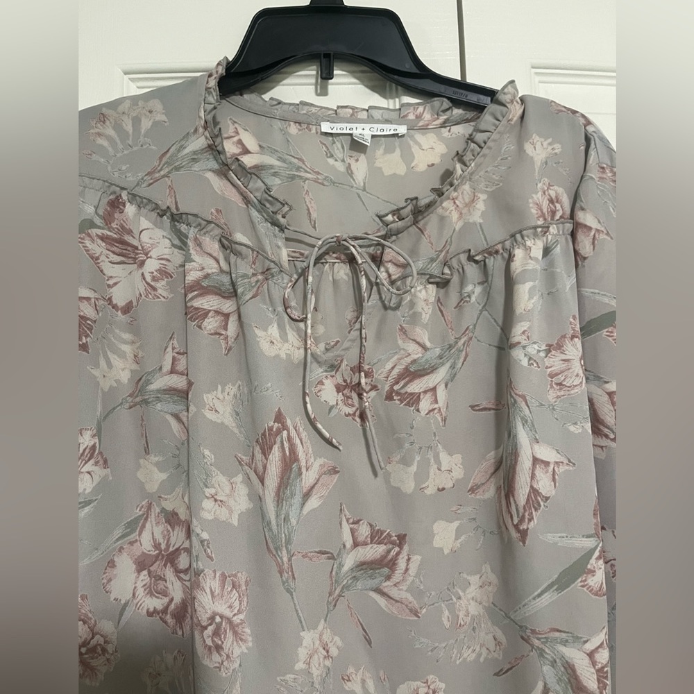 Violet and Claire XL floral blouse